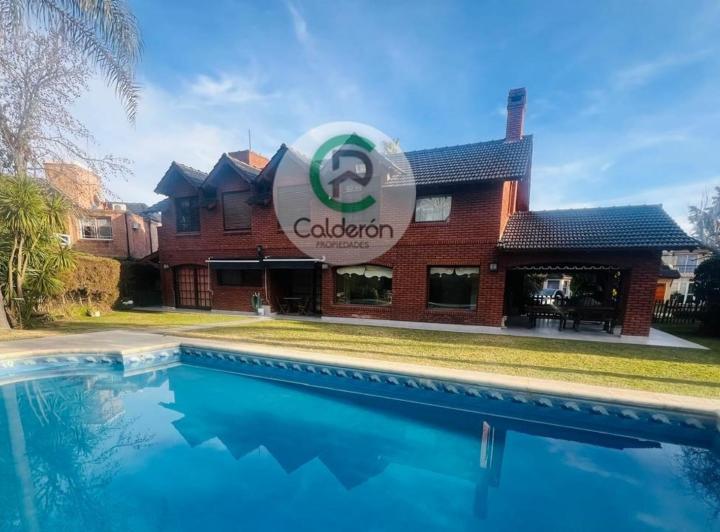 Casa · 330m² · 4 Ambientes · 6 Cocheras