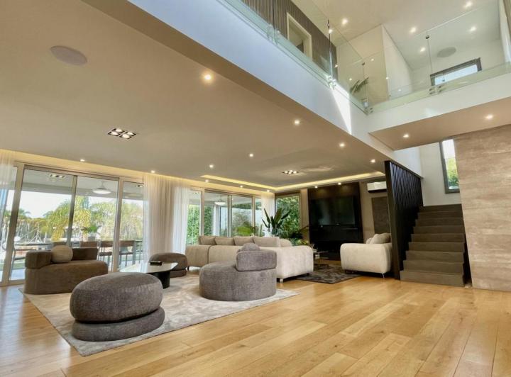 Casa · 450m² · 6 Ambientes · 3 Cocheras