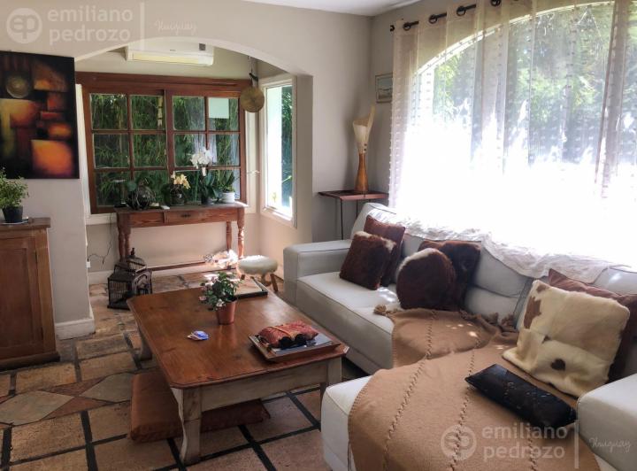 Casa · 229m² · 5 Ambientes · 1 Cochera