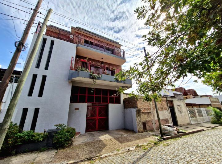 Casa · 400m² · 5 Ambientes · 4 Cocheras