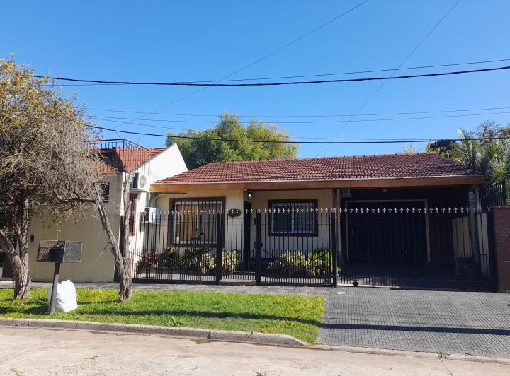 Casa · 150m² · 5 Ambientes · 3 Cocheras
