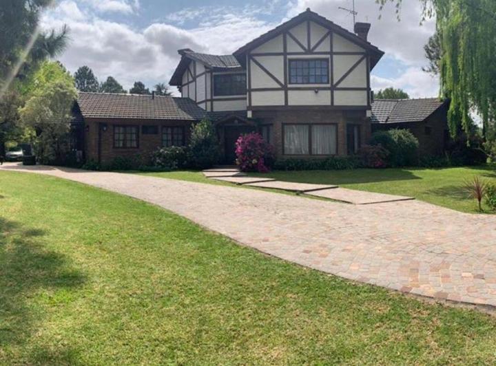 Casa · 380m² · 7 Ambientes