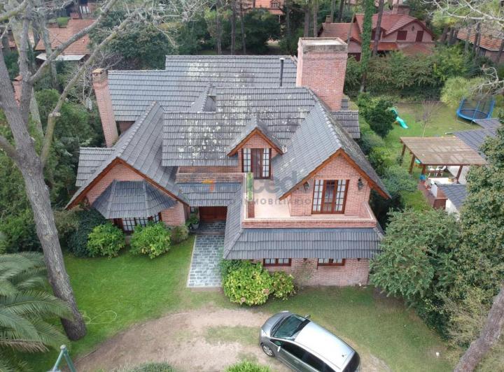 Casa · 400m² · 7 Ambientes