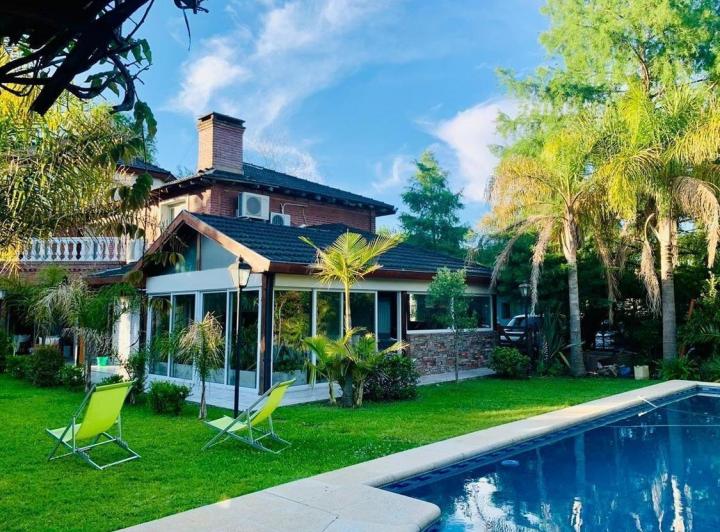 Casa · 750m² · 5 Ambientes · 5 Cocheras