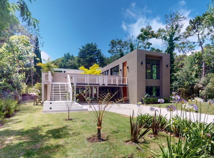 Casa · 320m² · 3 Dormitorios