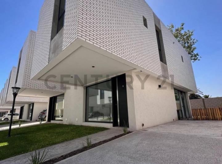 Casa · 123m² · 4 Ambientes · 1 Cochera