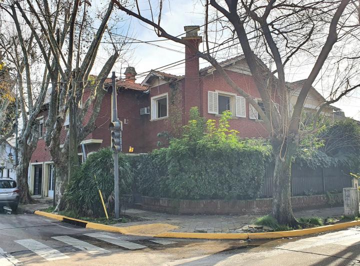 Casa · 300m² · 5 Ambientes · 2 Cocheras