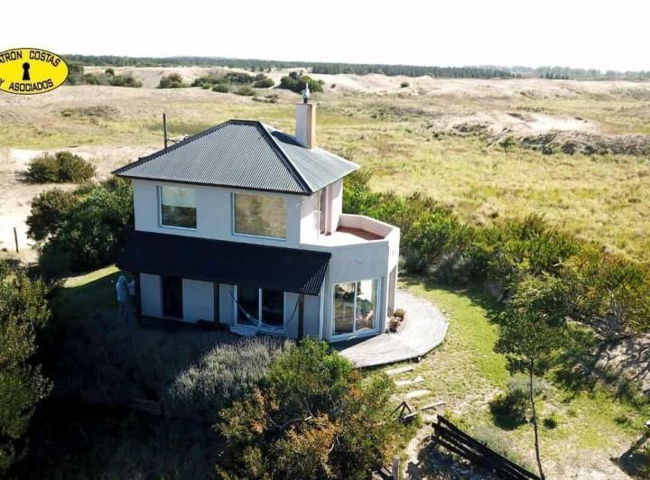 Casa · 180m² · 3 Dormitorios · 1 Cochera