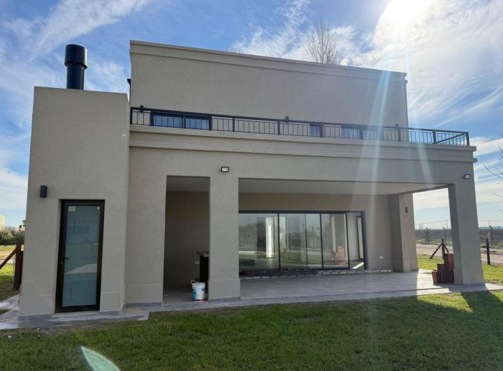 Casa · 189m² · 5 Ambientes · 2 Cocheras