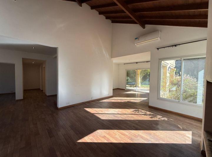 Casa · 280m² · 8 Ambientes