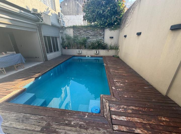 Casa · 270m² · 5 Ambientes · 2 Cocheras