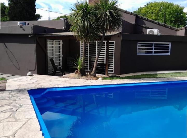 Casa · 250m² · 5 Ambientes · 2 Cocheras