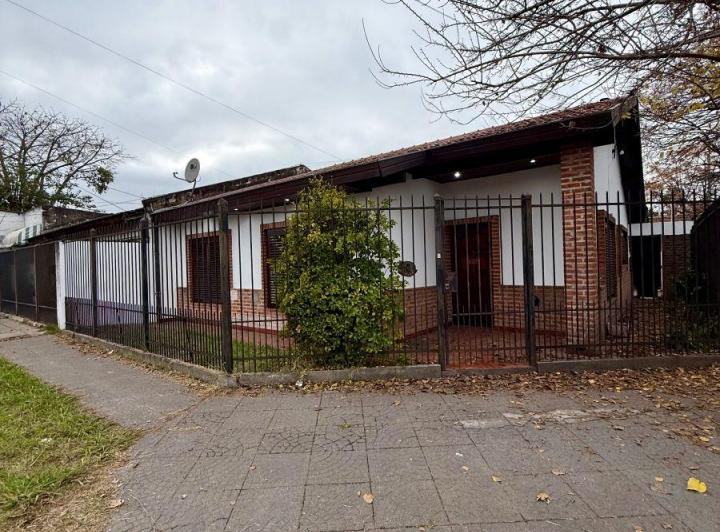 Casa · 100m² · 4 Ambientes · 2 Cocheras