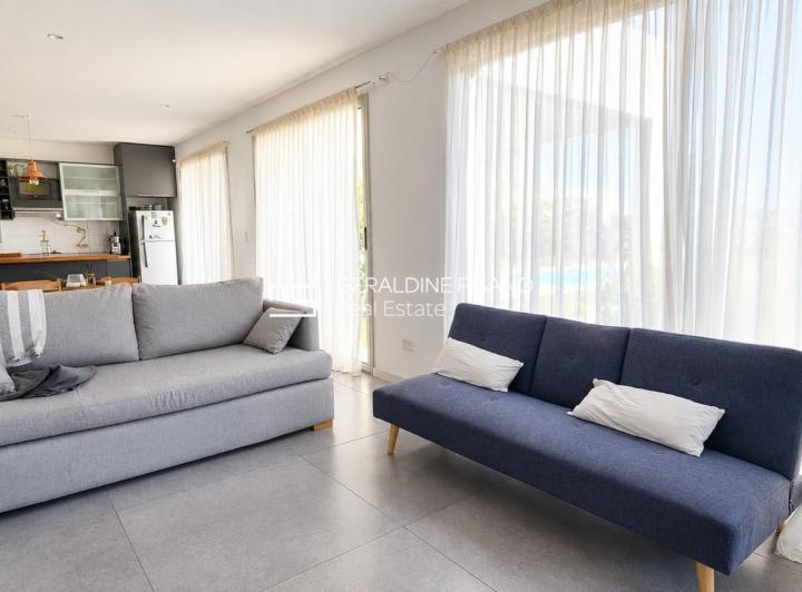 Casa · 215m² · 4 Ambientes · 1 Cochera