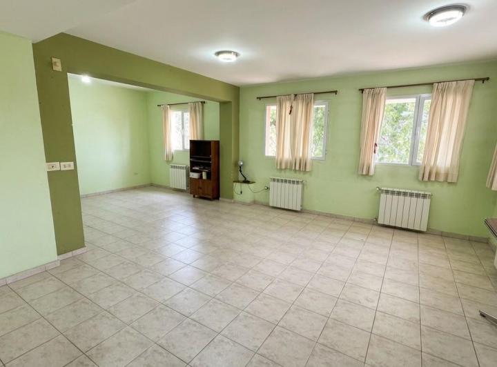 Casa · 230m² · 5 Ambientes · 1 Cochera