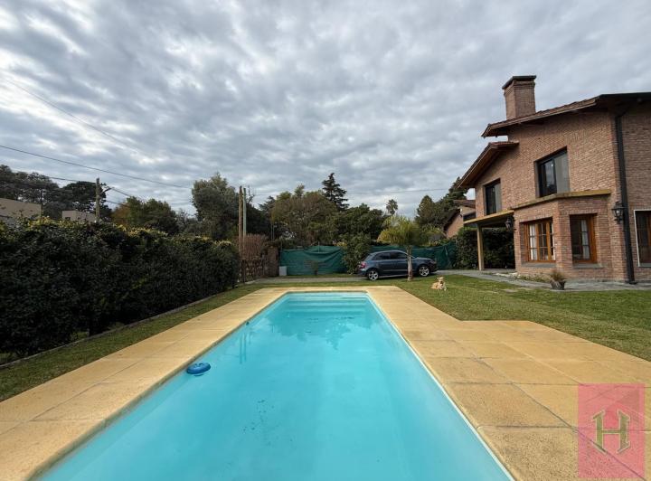 Casa · 265m² · 5 Ambientes · 3 Cocheras