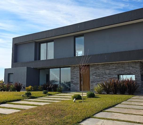 Casa · 360m² · 6 Ambientes · 6 Cocheras