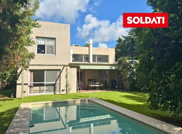Casa · 257m² · 7 Ambientes · 1 Cochera