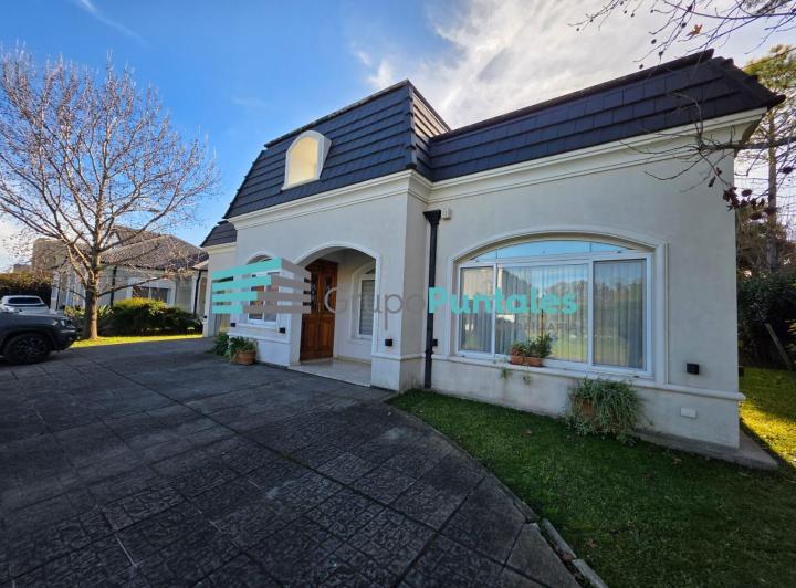 Casa · 130m² · 3 Ambientes · 2 Cocheras