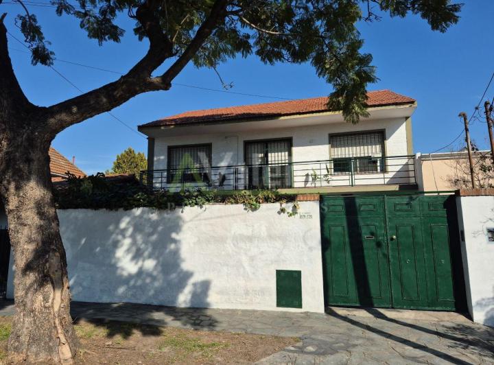 Casa · 180m² · 4 Ambientes · 1 Cochera