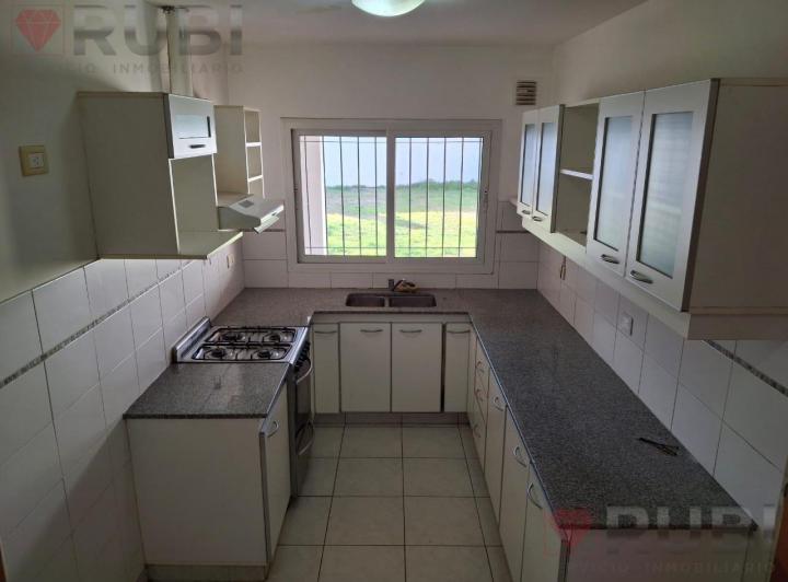 Casa · 130m² · 3 Dormitorios · 2 Cocheras