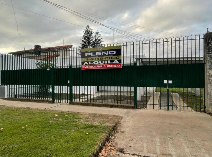 Casa · 100m² · 5 Ambientes · 1 Cochera