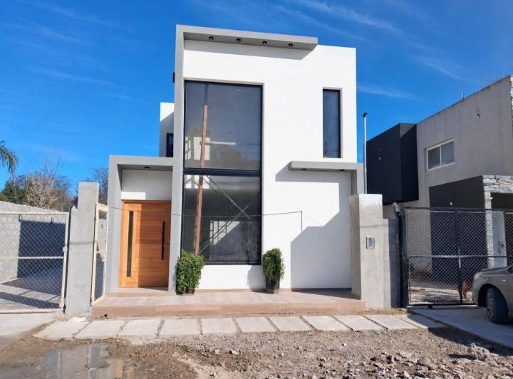Casa · 210m² · 3 Ambientes