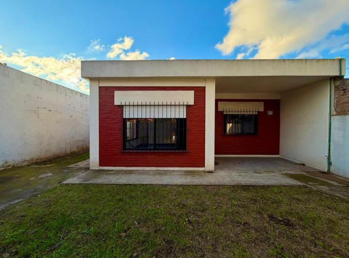 Casa · 90m² · 3 Ambientes · 3 Cocheras