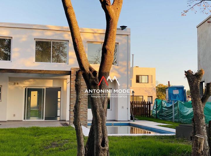 Casa · 149m² · 5 Ambientes · 2 Cocheras