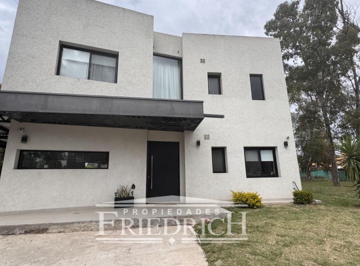 Casa · 285m² · 5 Ambientes · 3 Cocheras