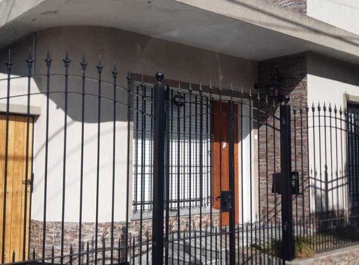 Casa · 100m² · 4 Ambientes · 1 Cochera