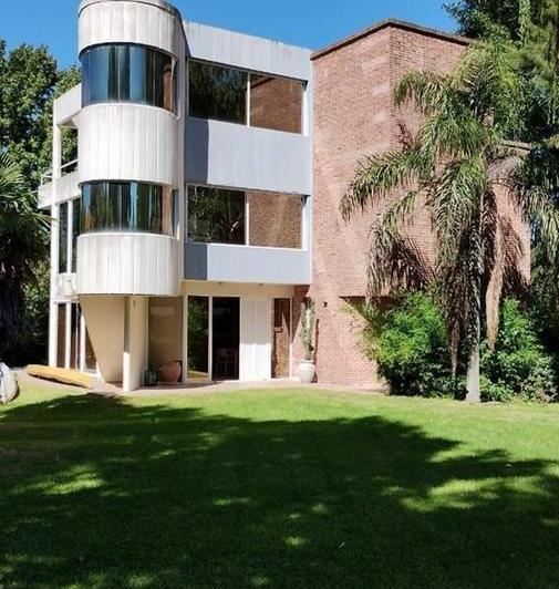 Casa · 340m² · 6 Ambientes