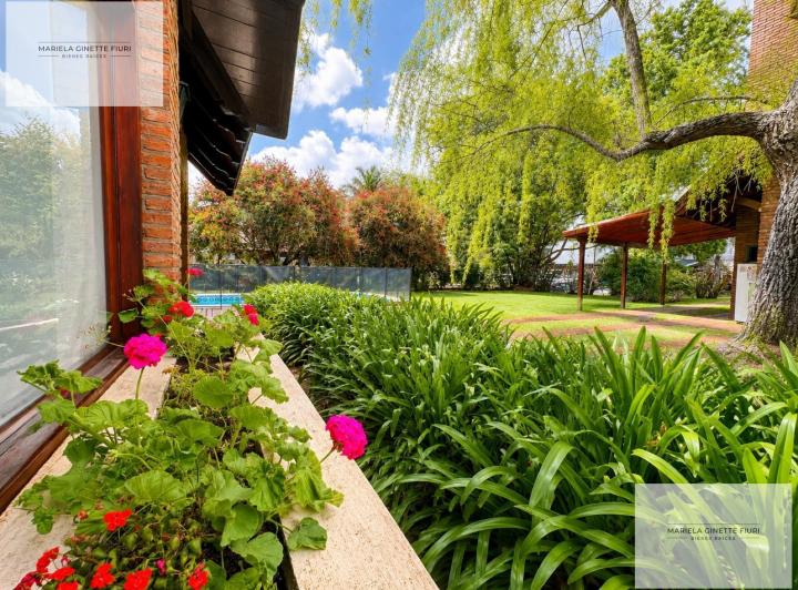 Casa · 370m² · 5 Ambientes · 5 Cocheras