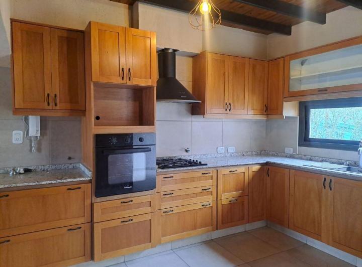Casa · 221m² · 6 Ambientes · 2 Cocheras