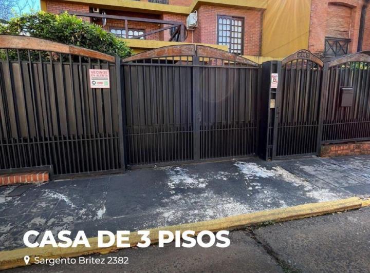 Casa · 406m² · 5 Dormitorios · 2 Cocheras