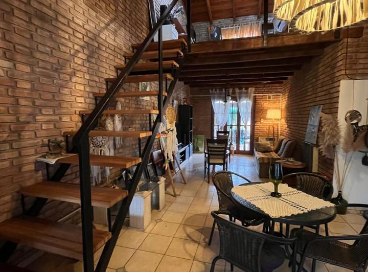 Casa · 138m² · 4 Ambientes · 2 Cocheras