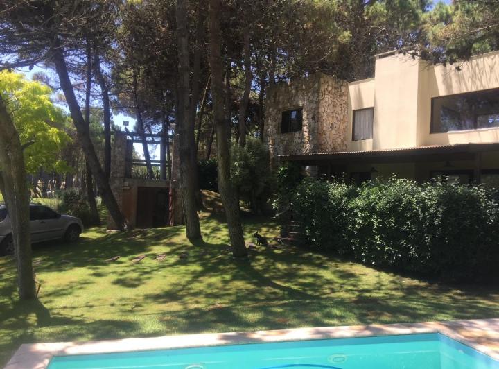 Casa · 290m² · 8 Ambientes · 2 Cocheras