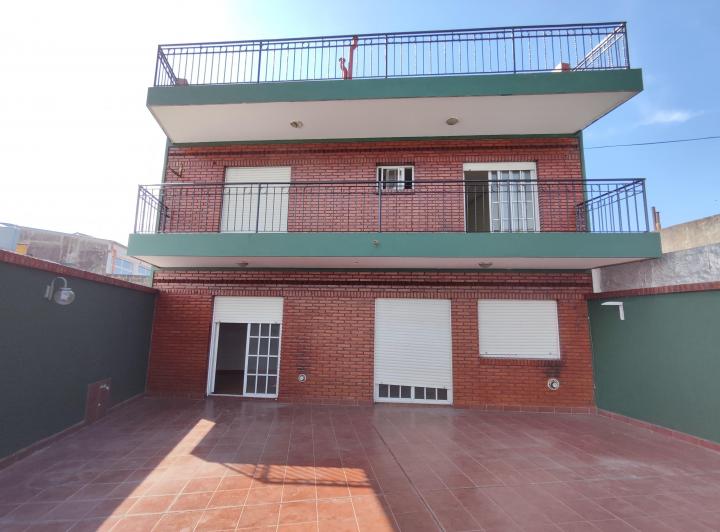 Casa · 200m² · 8 Ambientes
