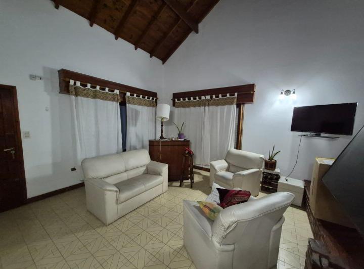 Casa · 195m² · 4 Dormitorios · 1 Cochera
