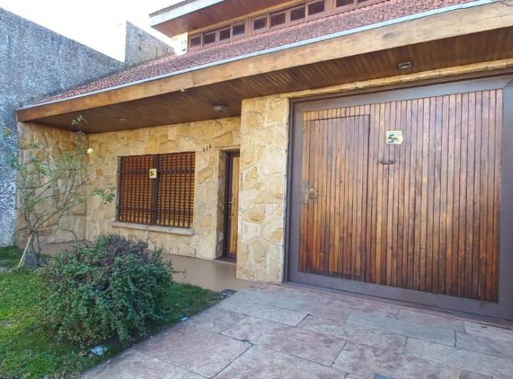 Casa · 180m² · 5 Ambientes · 2 Cocheras