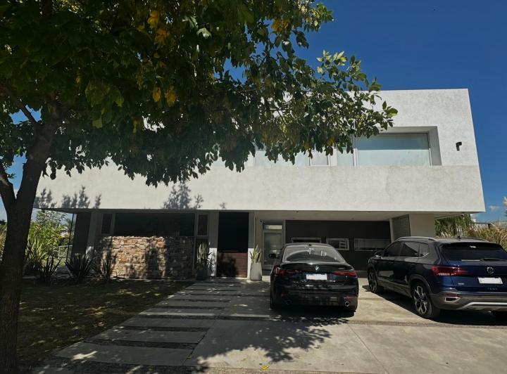 Casa · 96m² · 4 Ambientes · 1 Cochera