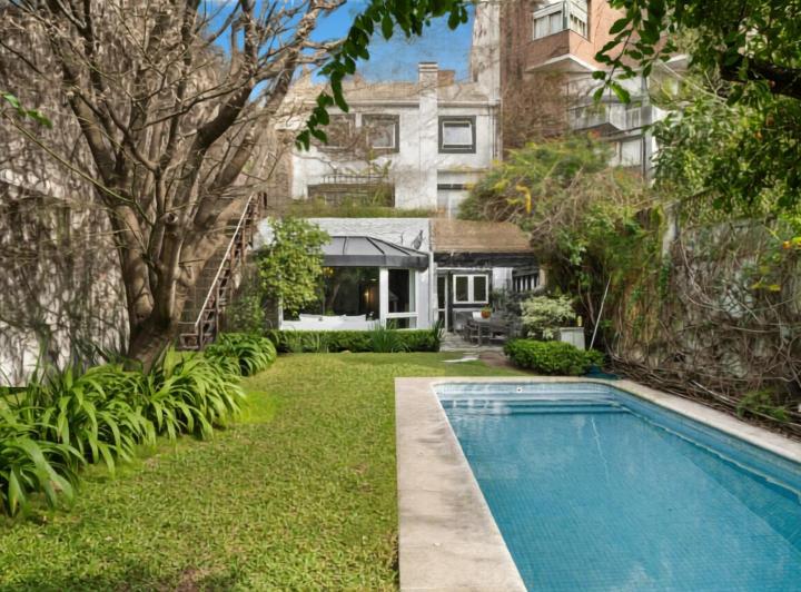 Casa · 400m² · 5 Ambientes · 1 Cochera