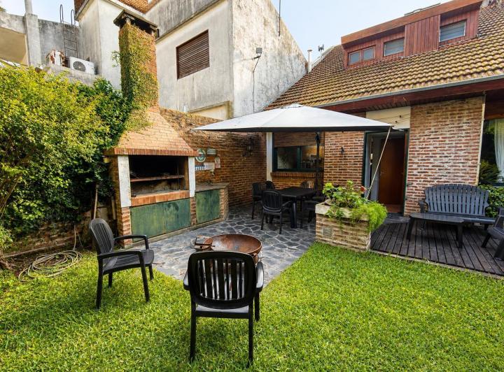 Casa · 241m² · 5 Ambientes · 3 Cocheras