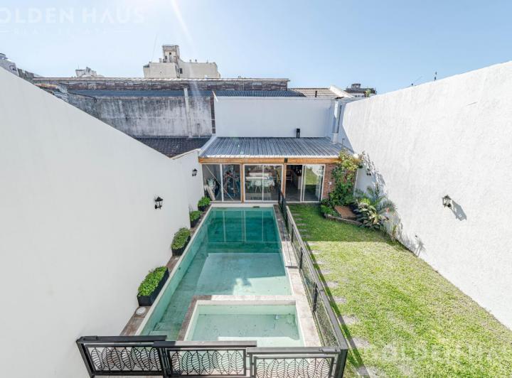 Casa · 375m² · 6 Ambientes · 2 Cocheras