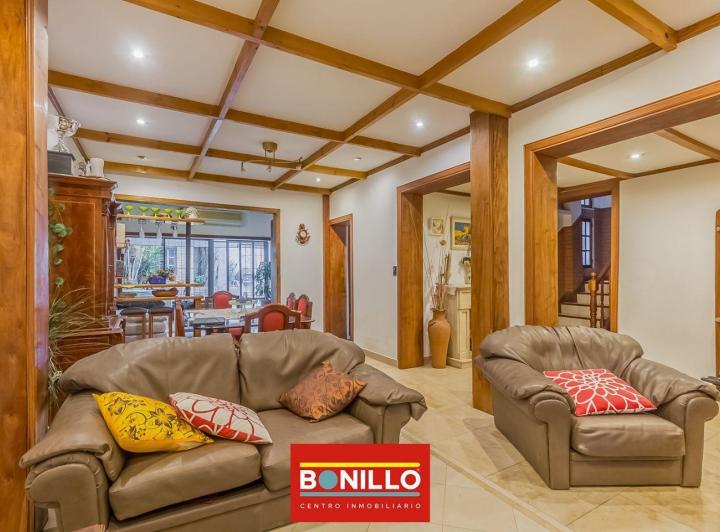 Casa · 180m² · 5 Ambientes · 1 Cochera