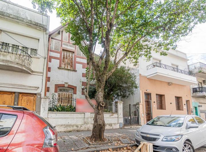 Casa · 260ha · 10 Ambientes · 2 Cocheras