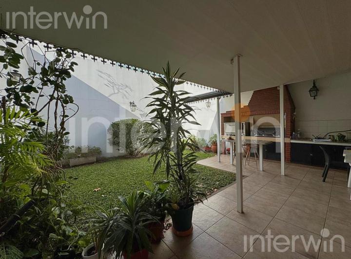 Casa · 295m² · 8 Ambientes · 2 Cocheras