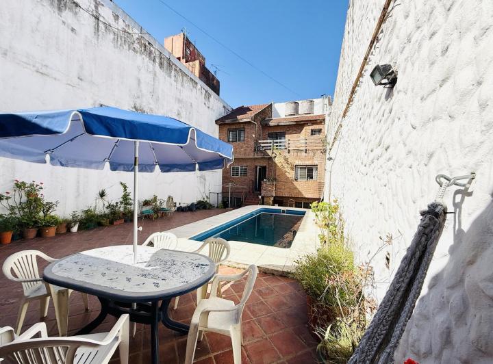 Casa · 330m² · 5 Ambientes · 2 Cocheras
