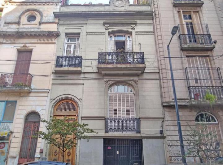 Casa · 422m² · 7 Ambientes · 1 Cochera