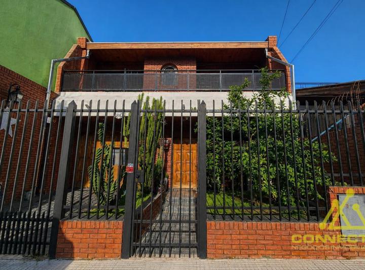 Casa · 223m² · 6 Ambientes · 3 Cocheras